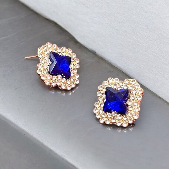 Elegant Blue And White Crystal Clover Gold Tone Stud Earrings - Picture 1 of 2